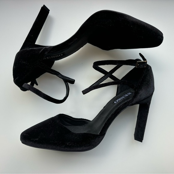 Elegant Black Velvet Heels by - Picture 1 of 4